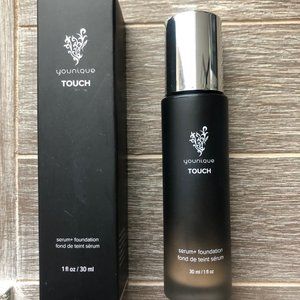 YOUNIQUE TOUCH serum+ foundation - Eyelet